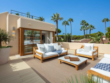 Villa next to the beach in urbanization Casablanca for sale