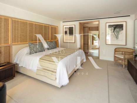 Villa next to the beach in urbanization Casablanca for sale