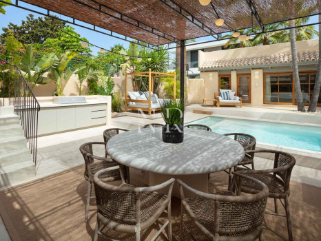 Villa next to the beach in urbanization Casablanca for sale