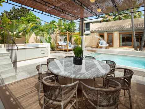 Villa next to the beach in urbanization Casablanca for sale