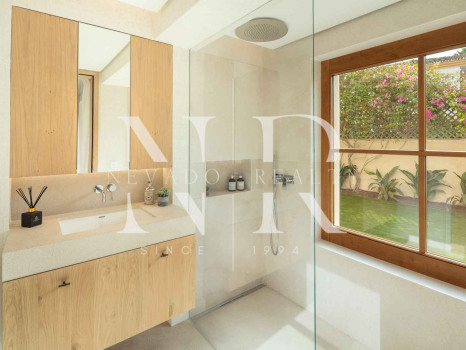 Villa next to the beach in urbanization Casablanca for sale