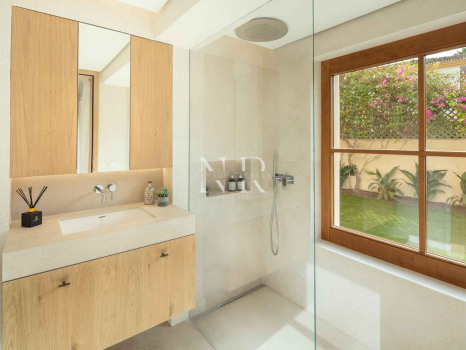Villa next to the beach in urbanization Casablanca for sale