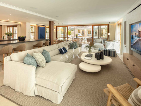 Villa next to the beach in urbanization Casablanca for sale