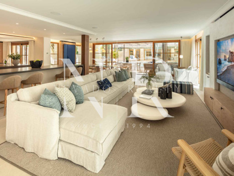 Villa next to the beach in urbanization Casablanca for sale