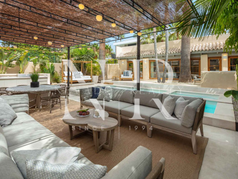 Villa next to the beach in urbanization Casablanca for sale