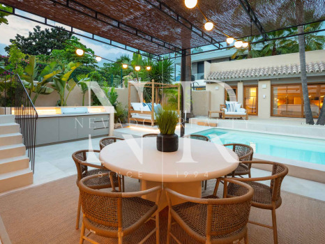 Villa next to the beach in urbanization Casablanca for sale