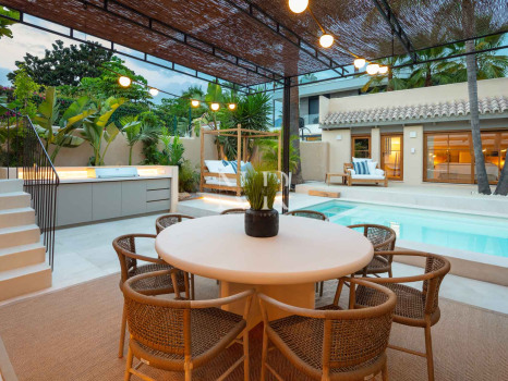 Villa next to the beach in urbanization Casablanca for sale