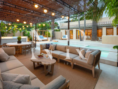 Villa next to the beach in urbanization Casablanca for sale