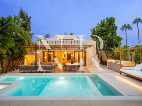 Villa next to the beach in urbanization Casablanca for sale