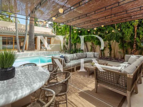 Villa next to the beach in urbanization Casablanca for sale