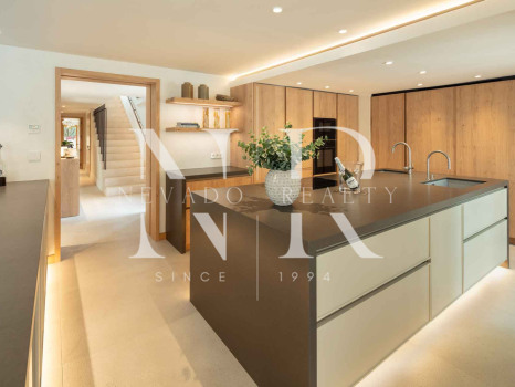 Villa next to the beach in urbanization Casablanca for sale