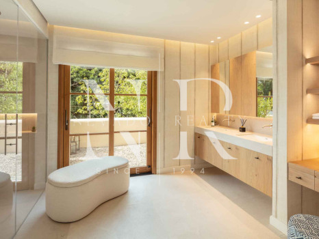 Villa next to the beach in urbanization Casablanca for sale
