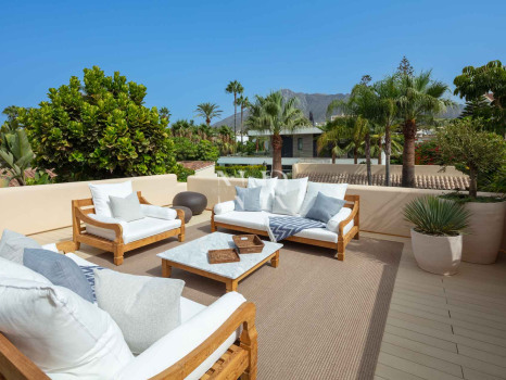 Villa next to the beach in urbanization Casablanca for sale