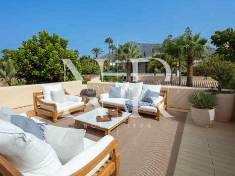 Villa next to the beach in urbanization Casablanca for sale