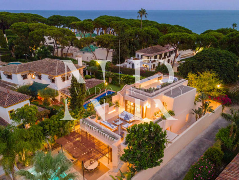 Villa next to the beach in urbanization Casablanca for sale