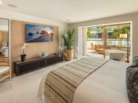 Villa next to the beach in urbanization Casablanca for sale