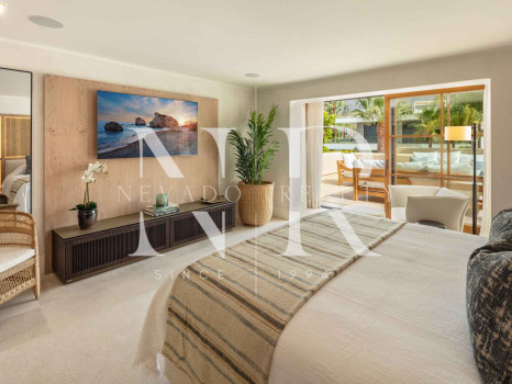 Villa next to the beach in urbanization Casablanca for sale