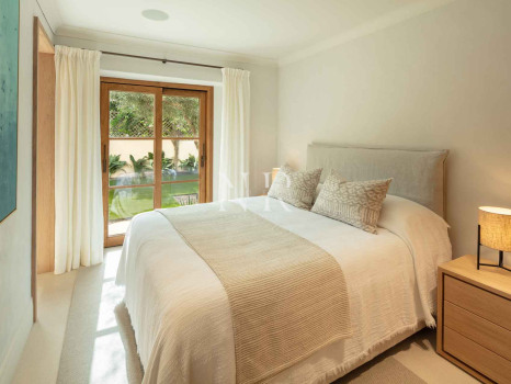 Villa next to the beach in urbanization Casablanca for sale