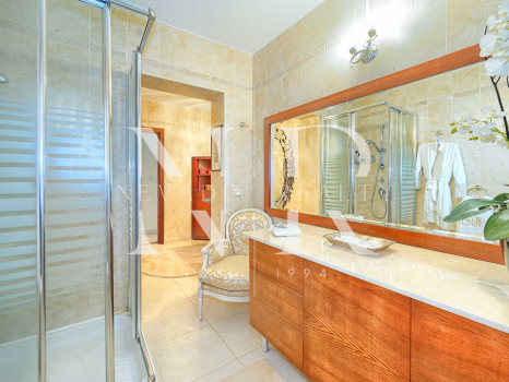 Villa on Marbella's Golden Mile for sale