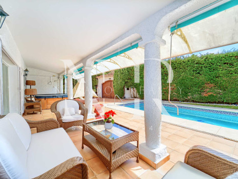 Villa on Marbella's Golden Mile for sale