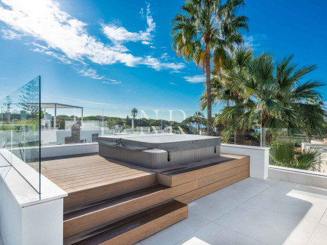 Villa dans l'urbanisation Casablanca, sur le Golden Mile à côté de la plage à vendre