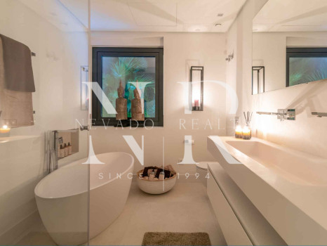 Villa dans l'urbanisation Casablanca, sur le Golden Mile à côté de la plage à vendre