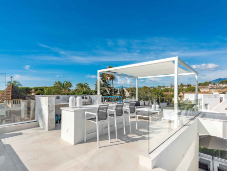 Villa dans l'urbanisation Casablanca, sur le Golden Mile à côté de la plage à vendre