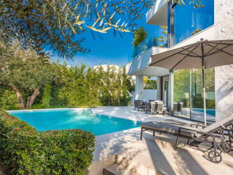 Villa dans l'urbanisation Casablanca, sur le Golden Mile à côté de la plage à vendre