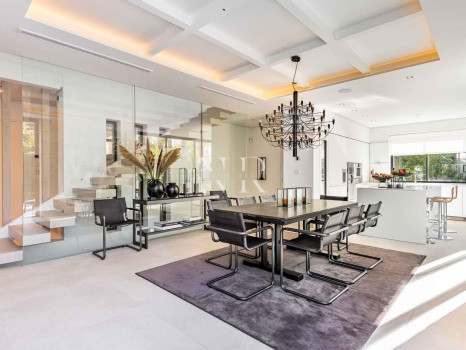 Villa dans l'urbanisation Casablanca, sur le Golden Mile à côté de la plage à vendre