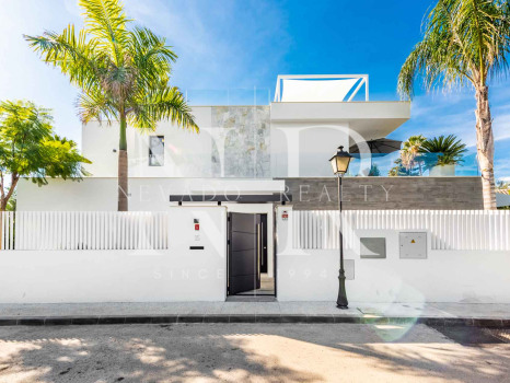 Villa dans l'urbanisation Casablanca, sur le Golden Mile à côté de la plage à vendre