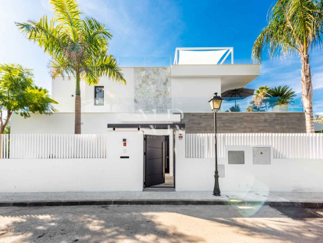 Villa dans l'urbanisation Casablanca, sur le Golden Mile à côté de la plage à vendre