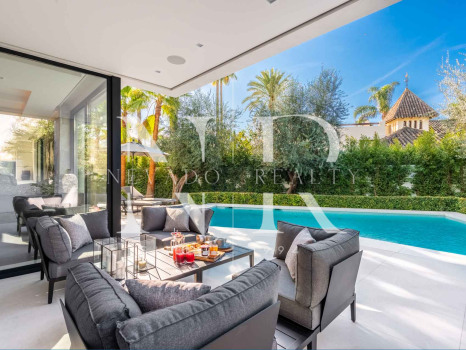 Villa dans l'urbanisation Casablanca, sur le Golden Mile à côté de la plage à vendre
