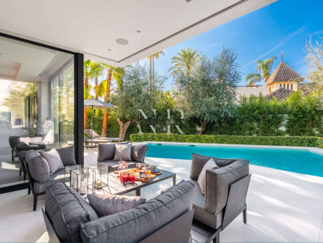 Villa dans l'urbanisation Casablanca, sur le Golden Mile à côté de la plage à vendre