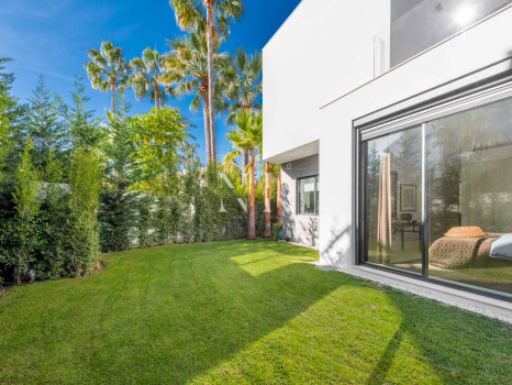 Villa dans l'urbanisation Casablanca, sur le Golden Mile à côté de la plage à vendre