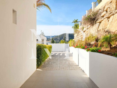 Villa à Benahavís à côté du terrain de golf à vendre