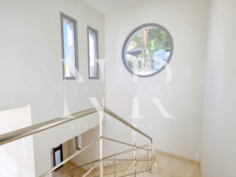 Villa à Benahavís à côté du terrain de golf à vendre
