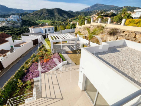 Villa à Benahavís à côté du terrain de golf à vendre