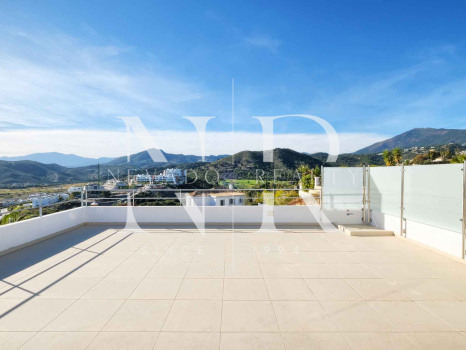 Villa à Benahavís à côté du terrain de golf à vendre