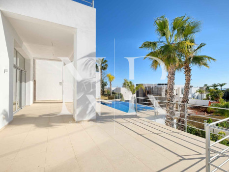 Villa à Benahavís à côté du terrain de golf à vendre