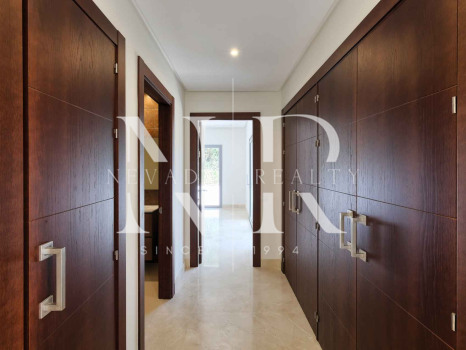 Villa à Benahavís à côté du terrain de golf à vendre