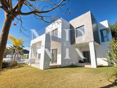 Villa à Benahavís à côté du terrain de golf à vendre