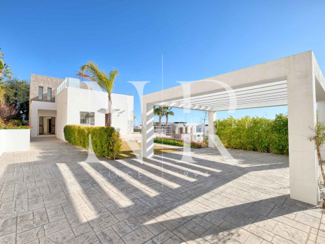Villa à Benahavís à côté du terrain de golf à vendre