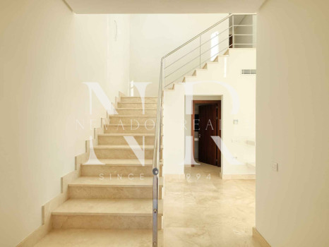 Villa à Benahavís à côté du terrain de golf à vendre