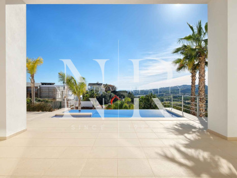 Villa à Benahavís à côté du terrain de golf à vendre