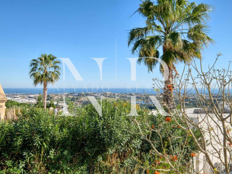 Villa à Benahavís à côté du terrain de golf à vendre