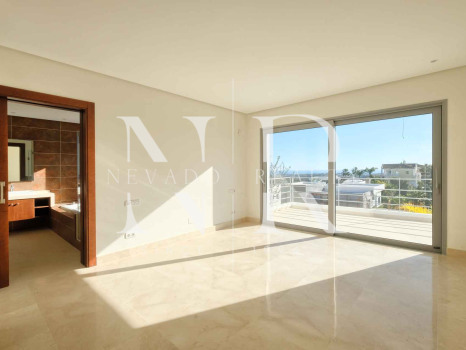 Villa à Benahavís à côté du terrain de golf à vendre