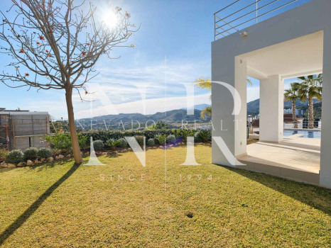Villa à Benahavís à côté du terrain de golf à vendre