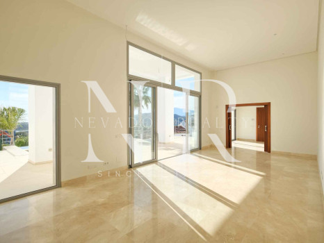 Villa à Benahavís à côté du terrain de golf à vendre