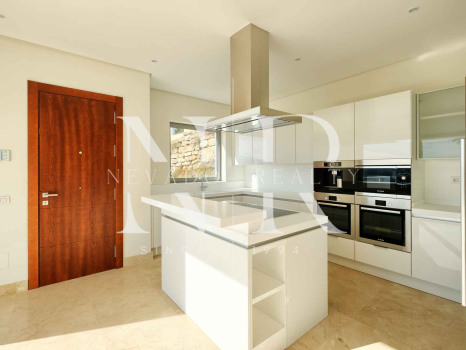 Villa à Benahavís à côté du terrain de golf à vendre
