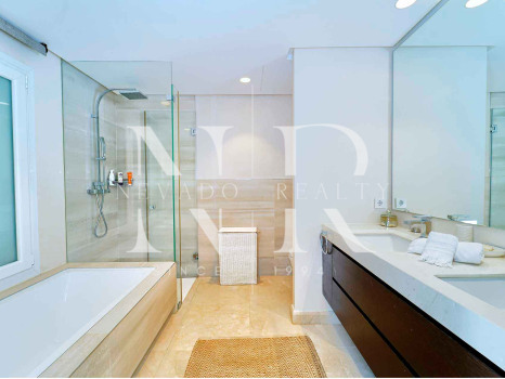 Ático en Alhambra del Mar en venta